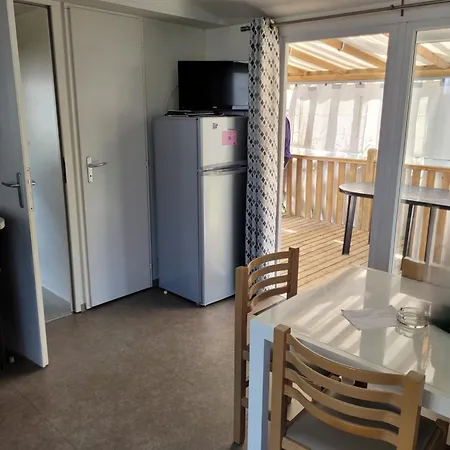 De L'anse A La Coubre مكان تخييم